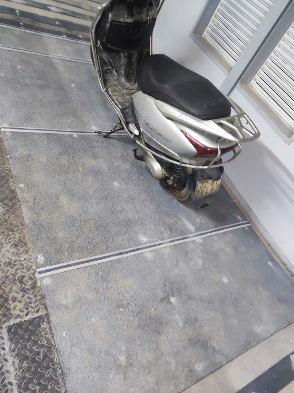 Thi -công -chống -trượt -ram -dốc- bằng- tấm- composite - 22 Láng hạ