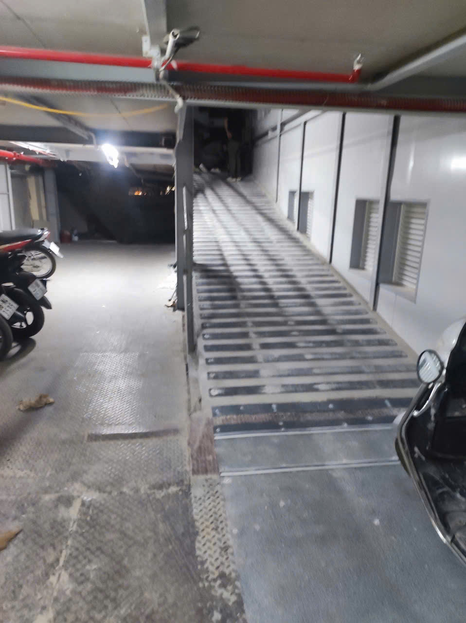 Thi -công -chống -trượt -ram -dốc- bằng- tấm- composite - 22 Láng hạ