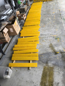 Gia- công- tấm-composite- chống- trượt - cho Tổ Hợp cơ khí Trường Hải Thaco