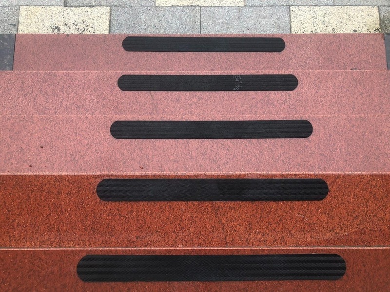 miếng dán chống trượt