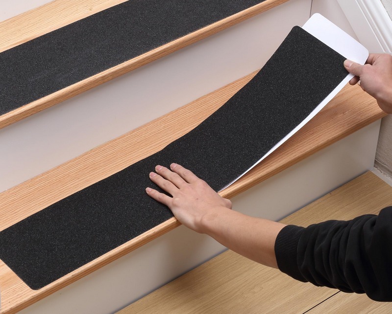 Miếng dán chống trượt cầu thang