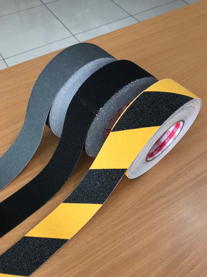 Tấm dán chống trượt có dễ cắt chỉnh