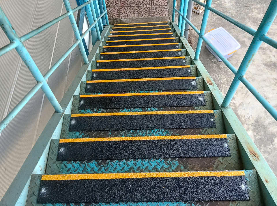 Miếng dán chống trượt cầu thang hiệu quả cao