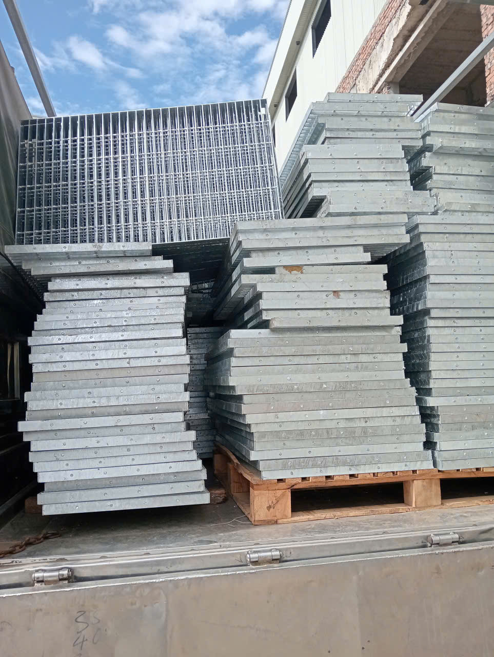 Cung-cấp-tấm-sàn-grating-thép-mạ-kẽm-tại-Khu-kinh-tế-Nghi-Sơn-Thanh-Hóa