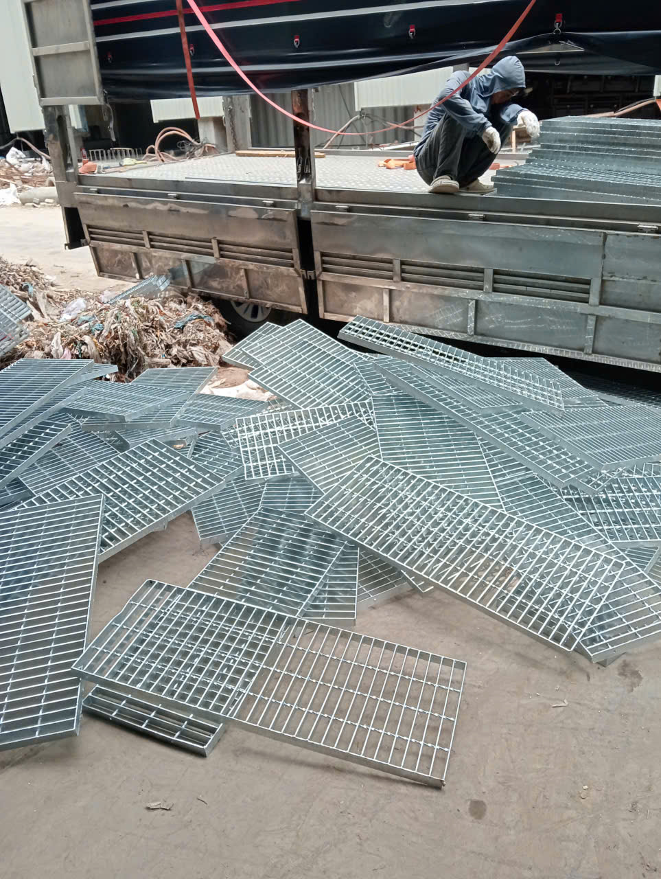 Cung-cấp-tấm-sàn-grating-thép-mạ-kẽm-tại-Khu-kinh-tế-Nghi-Sơn-Thanh-Hóa