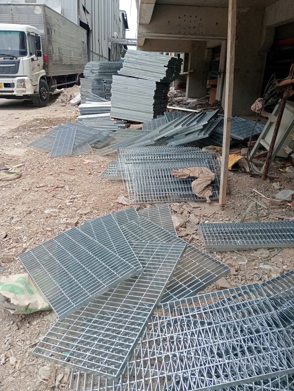 Cung-cấp-tấm-sàn-grating-thép-mạ-kẽm-tại-Khu-kinh-tế-Nghi-Sơn-Thanh-Hóa