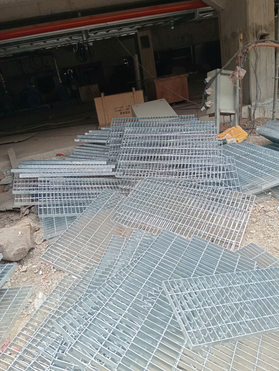 Cung-cấp-tấm-sàn-grating-thép-mạ-kẽm-tại-Khu-kinh-tế-Nghi-Sơn-Thanh-Hóa